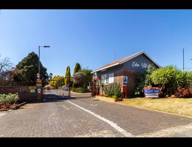2 BEDROOM TOWNHOUSE FOR SALE IN HELDERKRUIN